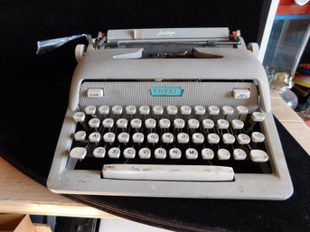 Heritage Typewriter (working)