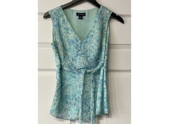 PREPPED FOR THE HAMPTONS!! WOMENS 100 SILK ANN TAYLOR BLUE FLORAL BLOUSE SIZE S