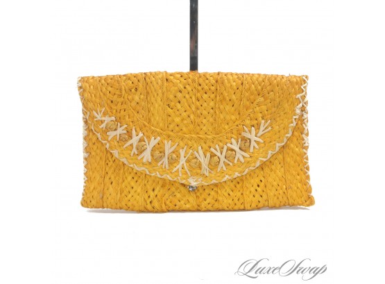 PERFECT SUMMER! VINTAGE 1970S ANONYMOUS MARIGOLD RAFFIA STRAW WOVEN CLUTCH BAG W/BACK HAND STRAP!