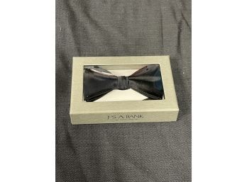 YOU DONT WANNA BE CAUGHT WITHOUT ONE OF THESE!! MENS BNIB JOS A BANK BLACK PURE SILK PRE TIED BOW TIE