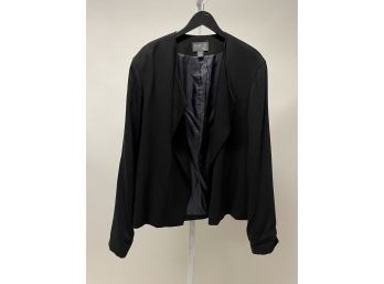 HEADTURNER : WOMENS LAFAYETTE 148 MADE IN NEW YORK (!!) BLACK SHORT BUTTONLESS JACKET WITH FLUTTER SIZE 8