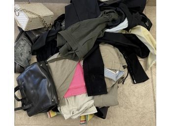 #3 HUGE BOX LOT OF 40 ITEMS FULL OF WOMENS JEANS, PANTS, SHORTS AND MORE FEATURING THEORY, A&F, AND MORE