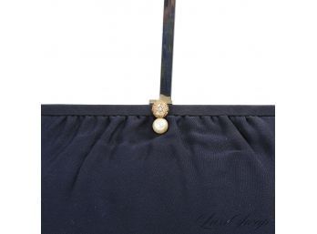 PURE ELEGANCE VINTAGE 1960S H1 MADE IN USA DARK NAVY BLUE CREPE RUCHED CLUTCH BAG W/GOLD PEARL CLASP