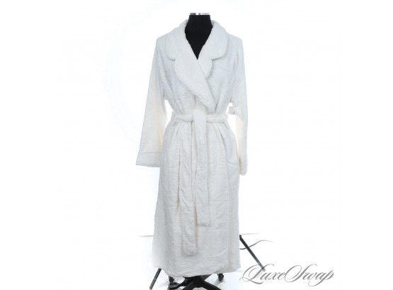 THESE ARE THE BEST! BRAND NEW UNUSED CUDDLEDOWN WHITE SOFT FLEECE PLUSH FLORAL DEBOSSED WOMENS ROBE XL