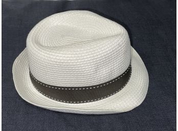 STRAIGHT TO THE BEACH IN THIS ONE!! AWESOME IMPERMEABLE NATURAL IVORY PAPER HAT SIZE M