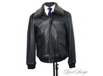 NEAR MINT AND RECENT MENS BLACK AND BROWN BLACK GRAINED LEATHER SHEARLING FUR COLLAR FLIGHT JACKET