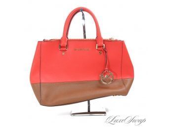NEAR MINT AND RECENT MICHAEL KORS BICOLOR TOMATO RED AND BROWN SAFFIANO LEATHER TOTE BAG W/MONOGRAM COIN