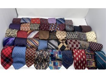 INSANE HUGE LOT OF OVER 40 MENS SILK AND OTHERWISE TIES INCLUDING BETTER BRAND NAMES