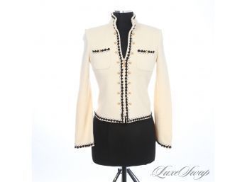 SO CHANEL-ISH! ST. JOHN CREAM IVORY BOUCLE STRETCH KNIT BLACK TRIMMED GOLD BUTTON JACKET MADE IN USA 2