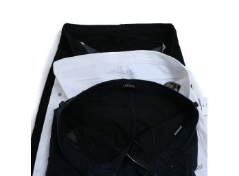 LOT OF 3 WOMENS JEANS BY J. BRAND AND SEVEN BY ALL MANKIND MODERN AND RECENT JEANS IN WHITE BLACK AND BLUE