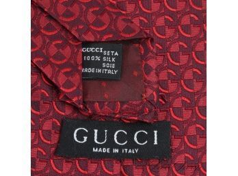 AUTHENTIC GUCCI MADE IN ITALY WOVEN RUBY RED ALLOVER GG CIRCLE MONOGRAM MOSAIC SILK TIE