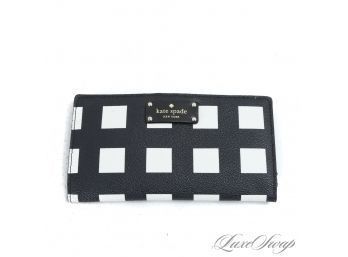 NEAR MINT KATE SPADE BLACK COATED CANVAS WALLET WITH WHITE GEOMETRIC SQUARES
