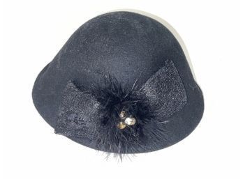FANTASTIC WOMENS BLACK WOOL FEEL HAT WITH FLORAL BOW & GOLD ACCENTS