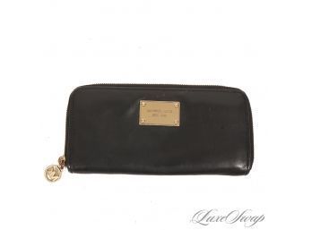 YOUR DAILY DRIVER FOR SURE : MICHAEL KORS BLACK NAPPA LEATHER GOLD LOGO PLATE LARGE CLUTCH WALLET