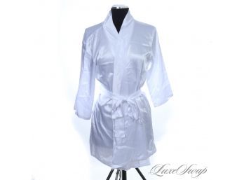 BRAND NEW WITHOUT TAGS ICOLLECTION WHITE GLOSS SATIN BELTED KIMONO SLEEVE ROBE S/M