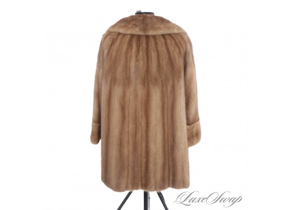 NEAR MINT AND EXCEPTIONALLY SOFT HONEY TAN MINK UNSTRUCTURED BUTTONLESS 3/4 COAT W/OPTIONAL BELT SLITS