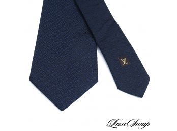 WHOA! AUTHENTIC AND LIKE NEW LOUIS VUITTON NAVY BLUE ALLOVER LOGO MENS SILK TIE