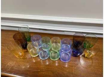 LARGE LOT OF QUALITY MCM COLORED WATER AND WHISKEY GLASSES