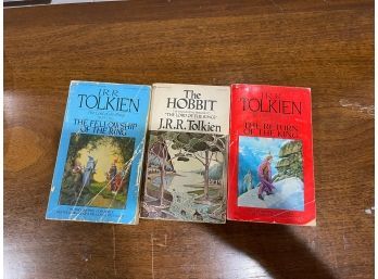 LOT OF 3 VINTAGE JR TOLIKEN BOOKS :  THE HOBBIT & LORD OF THE RINGS FELLOWSHIP & RETURN OF THE KING