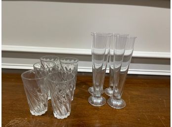 COMPLETE YOUR HOME BAR!! LARGE LOT OF MANY SWIRL GLASSES & 4 BEER STEINS