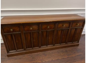 BEAUTIFUL VINTAGE LARGE 70' SOLID WOOD HUTCH CABINET ** VERY EASY FIRST FLOOR REMOVAL LOCATED BY FRONT DOOR*