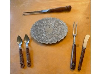 LARGE LOT OF WOOD HANDLED SERVING PIECES & SILVER FEATHERED DISH INCLUDING ROSTFREI AND SHEFFIELD ENGLAND