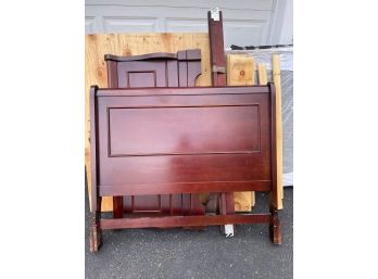 A BEAUTIFUL MAHOGANY COLORED WOOD FULL SIZE COMPLETE BED - HEAD AND FOOTBOARD, MATTRESS, BOX SPRING AND SLATS