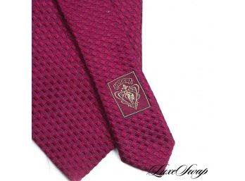 START HOLIDAY SHOPPING! AUTHENTIC GUCCI MADE IN ITALY MENS FUSCHIA BASKETWEAVE SATIN SILK TIE