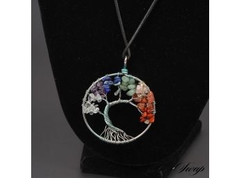 LIKE NEW AND BEAUTIFUL SILVER TWISTED WIRE TREE OF LIFE PENDANT NECKLACE WITH NATURAL SEMIPRECIOUS STONES