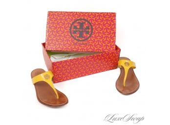 LIKE NEW IN BOX TORY BURCH SUNSHINE YELLOW PATENT LEATHER MONOGRAM COIN THONG SANDALS 10