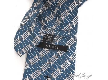 LIKE NEW AUTHENTIC GUCCI MADE IN ITALY RECENT TEAL GEOMETRIC EQUESTRIAN BIT LINK SILK MENS TIE