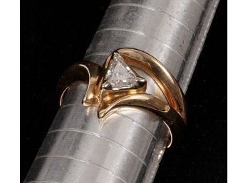 THE STAR OF THE SHOW : SOLID HALLMARKED TESTED 14K YELLOW GOLD LADIES RING WITH A HIGH QUALITY LARGE DIAMOND