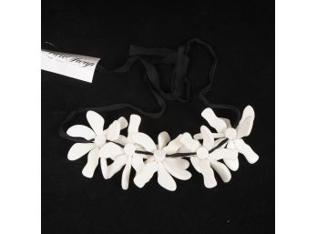 MAKE EM SAY OOOH! LIKE NEW MARNI ITALY LARGE SCALE WHITE RESIN FLORAL NECKLACE ON GROSGRAIN