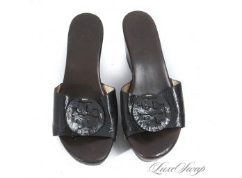 THE ONES EVERYONE WANTS! AUTHENTIC TORY BURCH BLACK PATENT LEATHER MONOGRAM COIN WEDGE SANDALS 8
