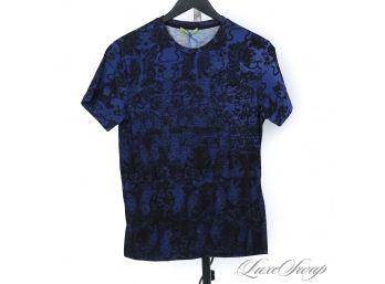 BRAND NEW WITH TAGS AUTHENTIC VERSACE JEANS COUTURE ROYAL BLUE BLACK ALLOVER BAROCCO PRINT TEE SHIIRT M