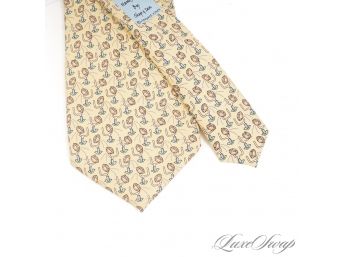 COUNTRY CLUB CHILLIN : LIKE NEW VINEYARD VINES MADE IN USA PALE LEMON WHIMSICAL FOOTBALL THEME SILK TIE