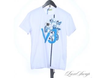 BRAND NEW WITH TAGS AUTHENTIC VERSACE JEANS MENS WHITE BLUE TROPICAL FLORAL VJ LOGO TEE SHIRT M