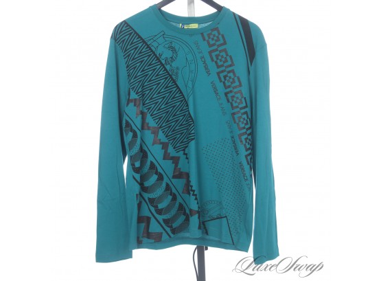 BRAND NEW WITH TAGS AUTHENTIC VERSACE JEANS COUTURE PEACOCK TURQUOISE MULTI PRINT LONG SLEEVE TEE SHIRT M