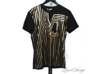 BRAND NEW WITH TAGS AUTHENTIC VERSACE JEANS COUTURE BLACK GOLD FOIL METALLIC MAZE LOGO TEE SHIRT M
