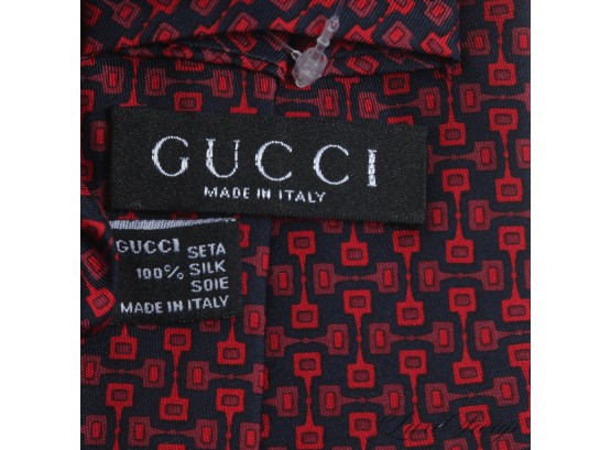 #1 $200 AUTHENTIC GUCCI MADE IN ITALY MENS SILK TIE IN NAVY GROUND AND RED HORSEBIT GEOMETRIC MOSAIC