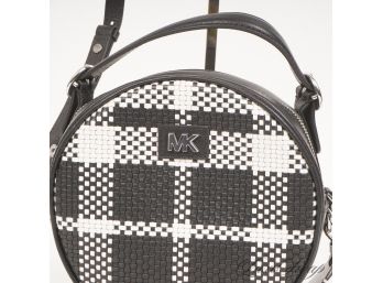 AWESOME BRAND NEW WITHOUT TAGS AUTHENTIC MICHAEL KORS BLACK AND WHITE BASKETWEAVE MAXI CHECK CIRCULAR BAG