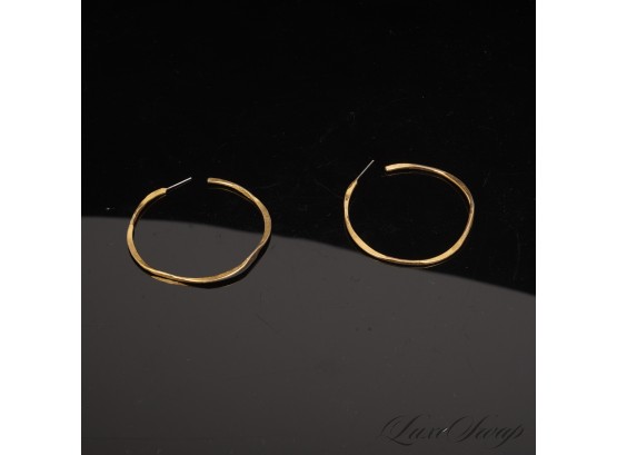 #16 A RECENT AND HIGH QUALITY PAIR OF HAMMERED BRASS GOLD TONE HOOP EARRINGS