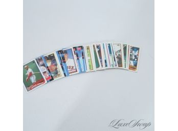#9 LOT OF ASSORTED EXCELLENT CONDITION BASEBALL / SPORTS CARDS FROM THE 90S : OZZIE SMITH, WADE BOGGS, ETC