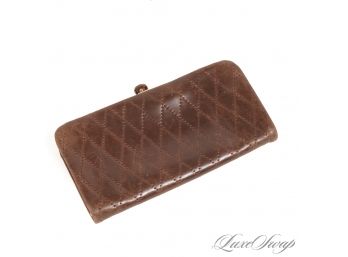 THE ESSENTIALS : HOBO CHOCOLATE BROWN SOFT LEATHER DIAMOND QUILTED KISSLOCK CLUTCH WALLET