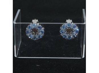 #15 A BEAUTIFUL PAIR OF VINTAGE WEISS SILVER METAL EARRINGS WITH BLUE STONES IN A WREATH SHAPE