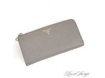 THE STAR OF THE SHOW! AUTHENTIC & FANTASTIC CONDITION PRADA MADE IN ITALY GREY SAFFIANO LEATHER CLUTCH WALLET