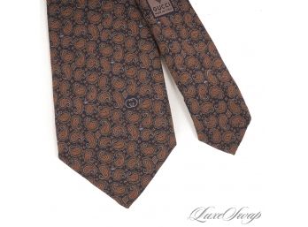 AUTHENTIC GUCCI MADE IN ITALY MENS SILK TIE IN NAVY AND CLASSIC ELEGANT PAISLEY LAYOUT