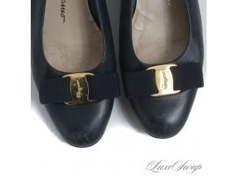 ICONICS : SALVATORE FERRAGAMO BOUTIQUE MADE IN ITALY NAVY BLUE LEATHER BOW FRONT KITTEN HEEL SHOES 7.5