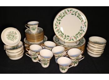 Lenox Porcelain Service For 12 HOLIDAY Pattern