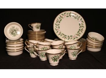 Lenox Porcelain Service For Eleven HOLIDAY Pattern